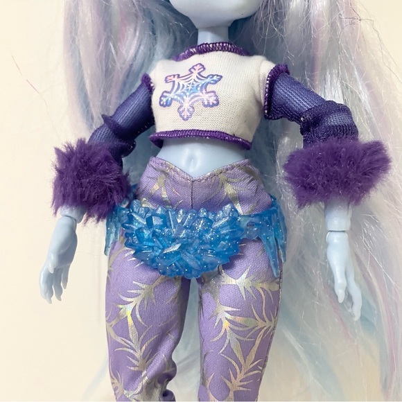 Monster High G3 Abbey Bominable Articulated Yeti Fashion Doll - Picture 10 of 16